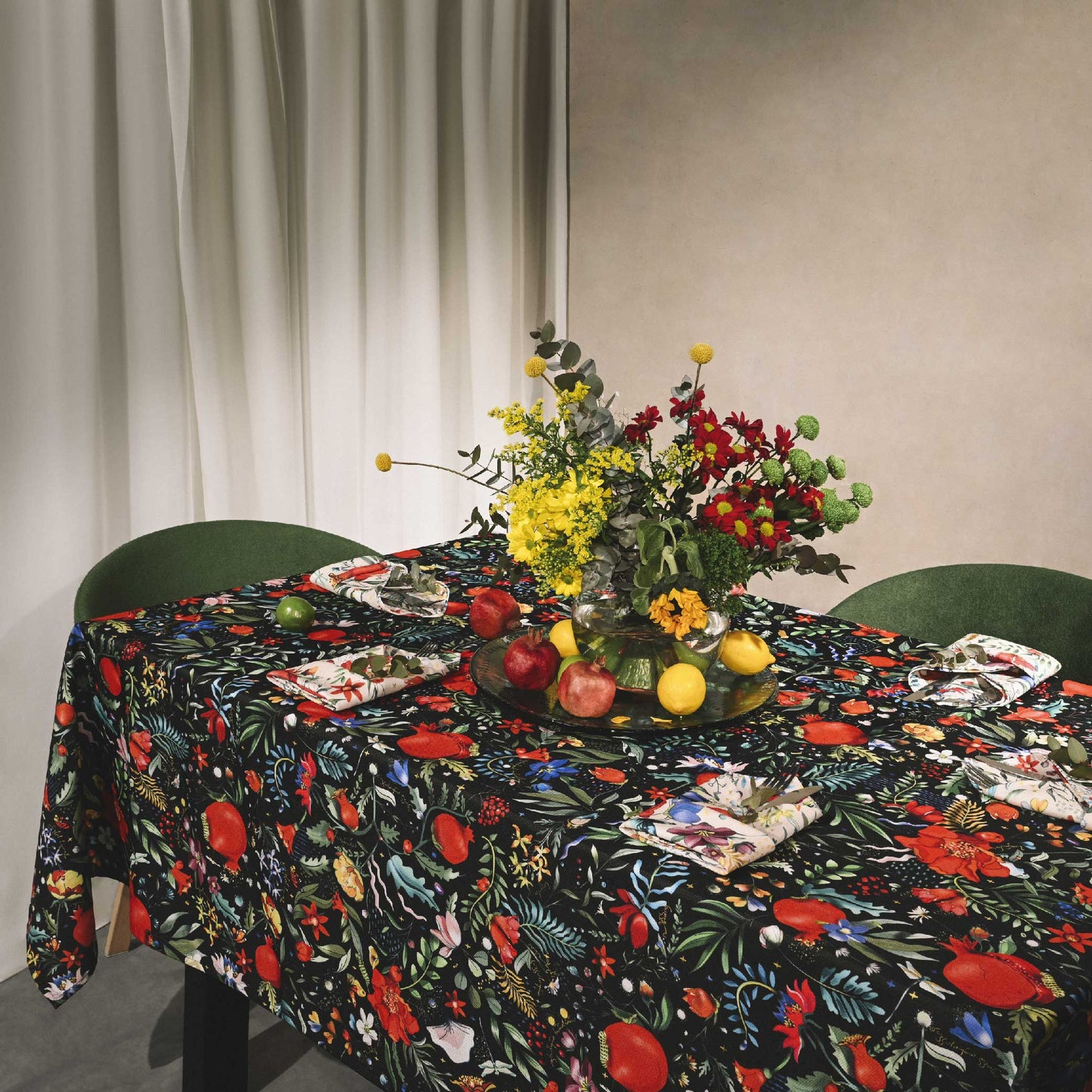 Pomegranates garden (black) - Tablecloth